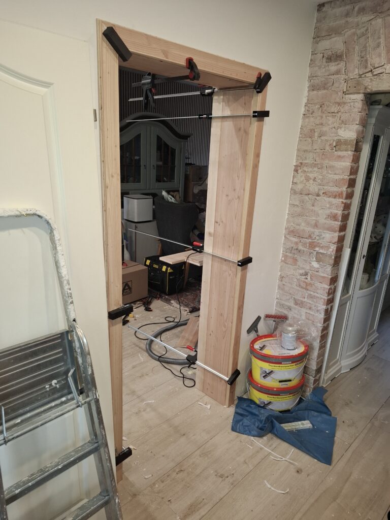 Herstellung neuer Türzargen aus Lärche Massivholz in einem Altbau