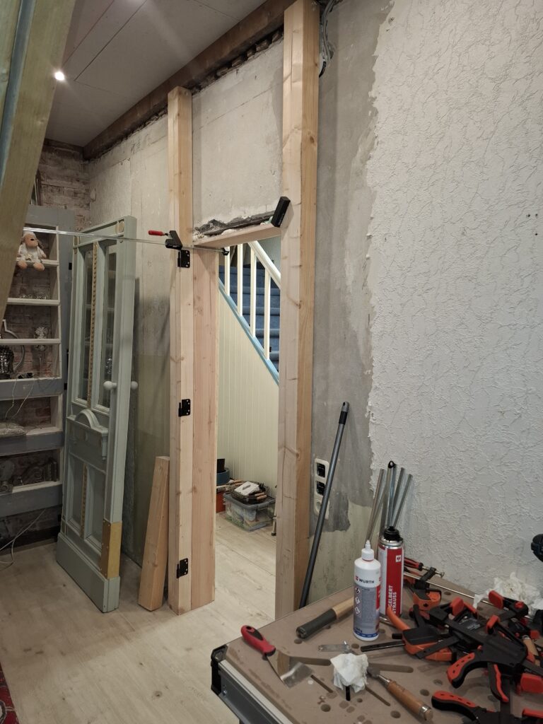 Herstellung neuer Türzargen aus Lärche Massivholz in einem Altbau