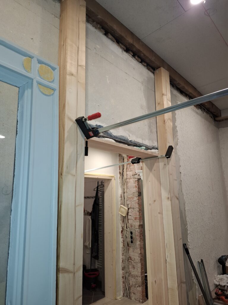 Herstellung neuer Türzargen aus Lärche Massivholz in einem Altbau