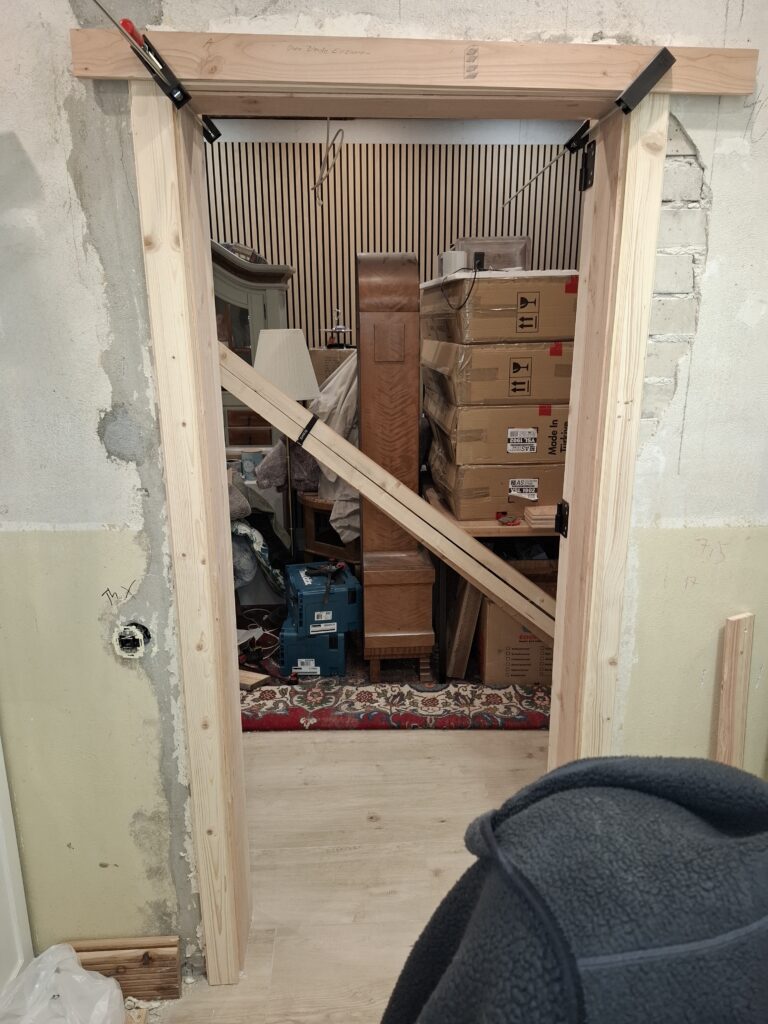 Herstellung neuer Türzargen aus Lärche Massivholz in einem Altbau